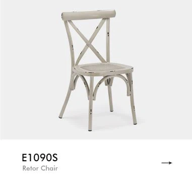 Kahvilatuolien pinoaminen ranskalaistyylinen ulkobistron käyttö